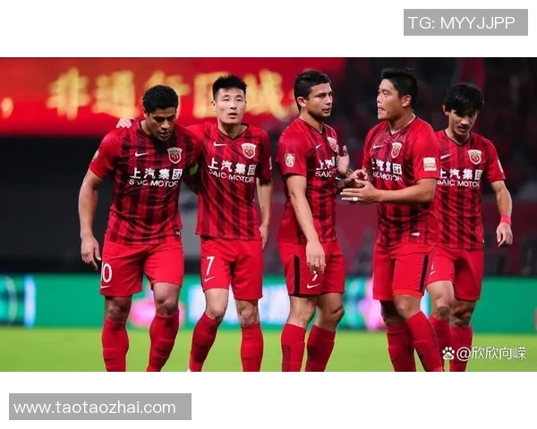 上港与鲁能激战正酣谁能在这场巅峰对决中笑到最后