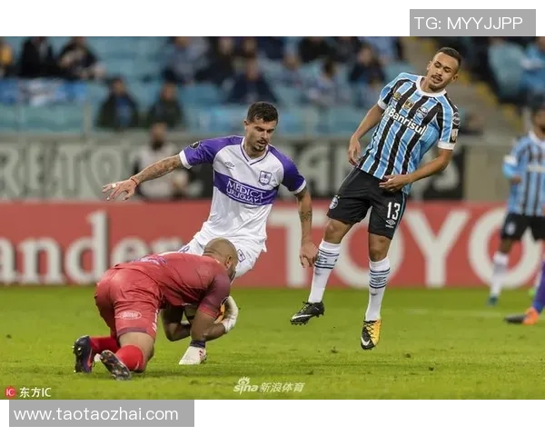 格雷米奥与捍卫者的激战揭示足球魅力与团队精神的完美结合